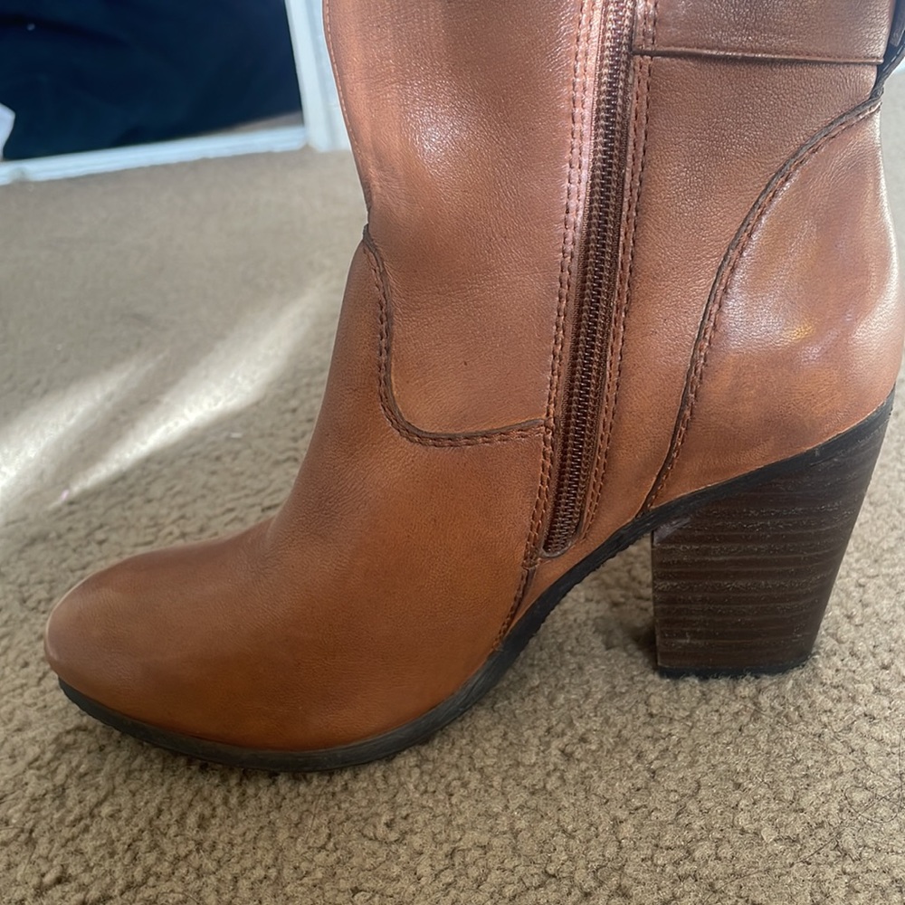 Boots - Picture 6 of 10